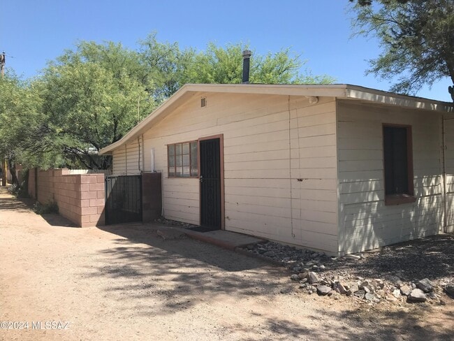 Building Photo - 720 N Irving Cir