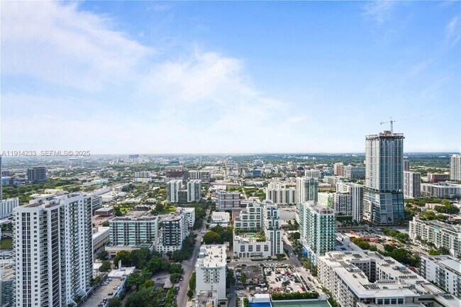 Building Photo - 700 NE 24th St