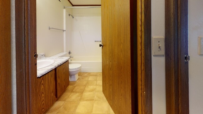 Non-Remodeled, 1 Bed - Concord Square Apartments