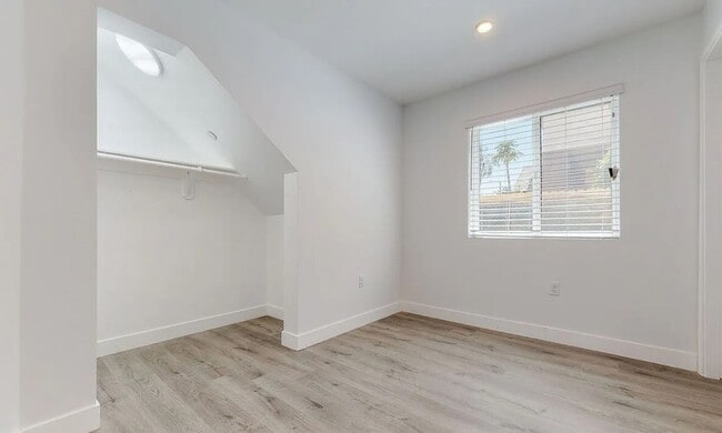 Building Photo - FOR RENT $4200, 4BED 3BATH,Downtown LA