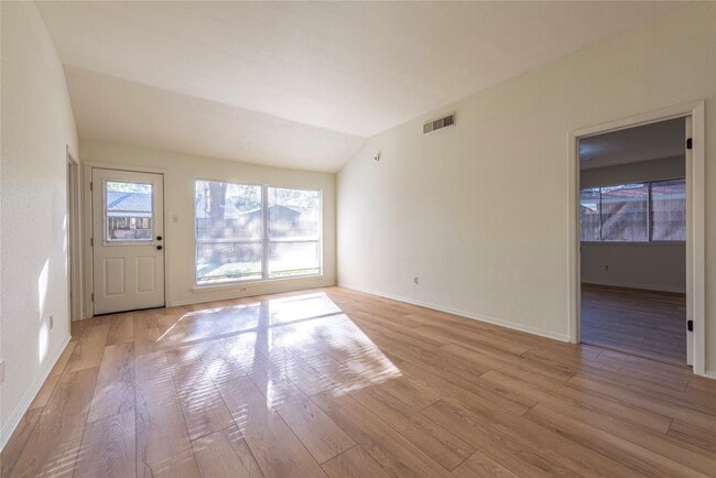 Building Photo - 462 Capehill Dr