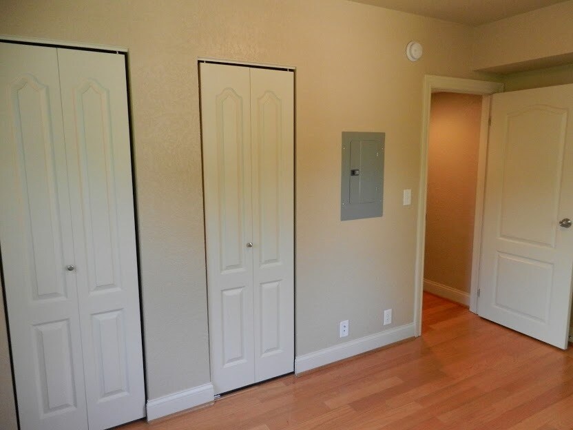 Building Photo - 500 Grandview Ct