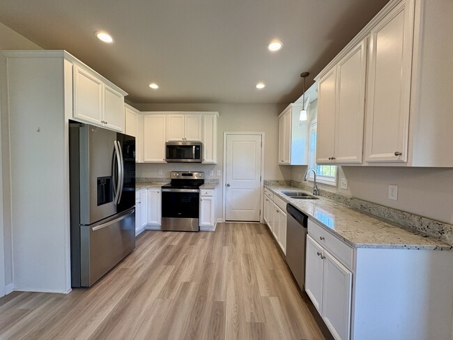 Building Photo - 189 Traverse Dr