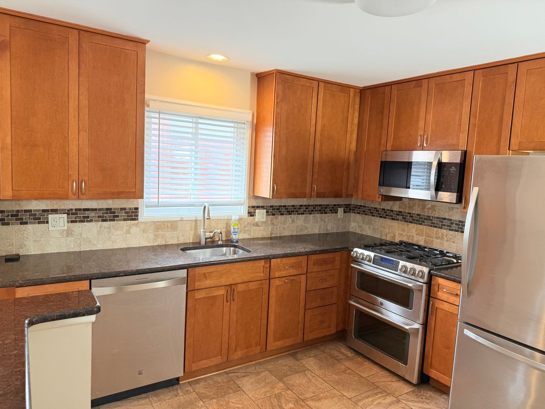 Building Photo - 21300 Briarcliff St