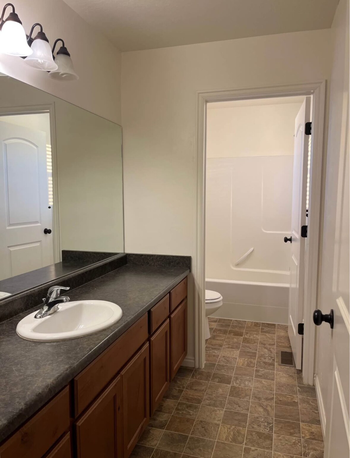 Building Photo - 335 Chokecherry Cir