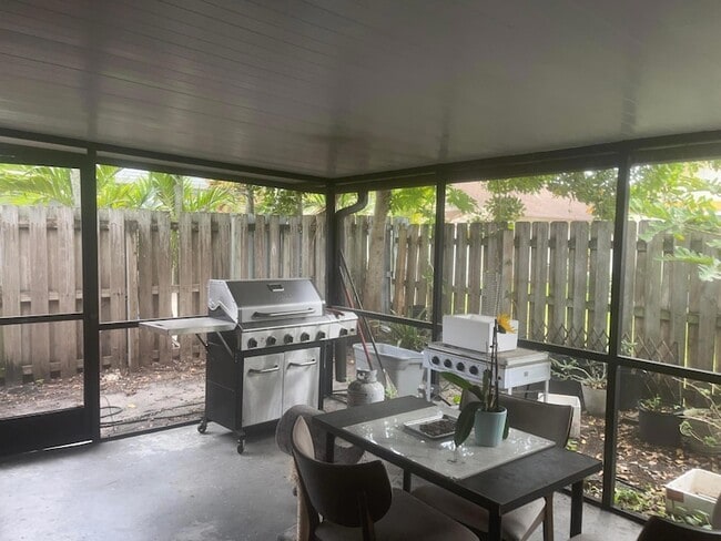 Building Photo - 1322 Pines Ln