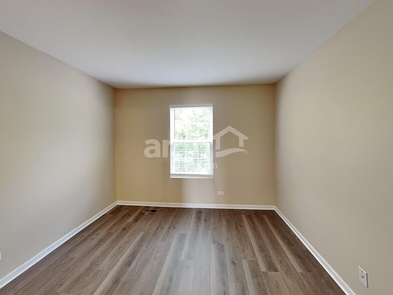 Building Photo - 509 Springbrook Trail N