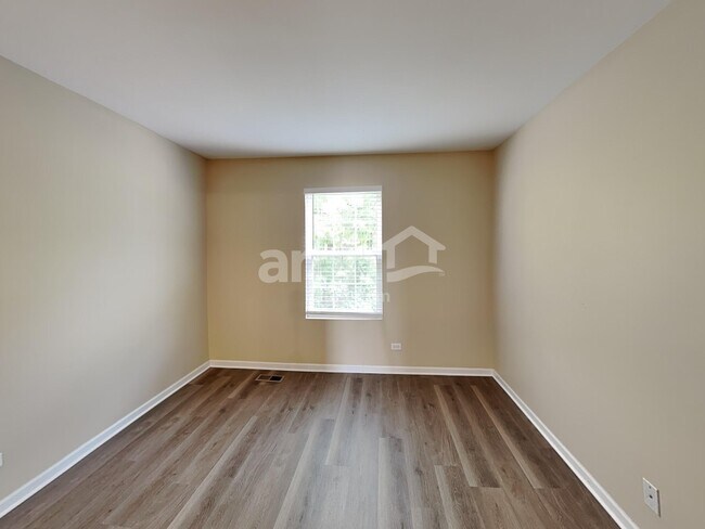 Building Photo - 509 Springbrook Trail N