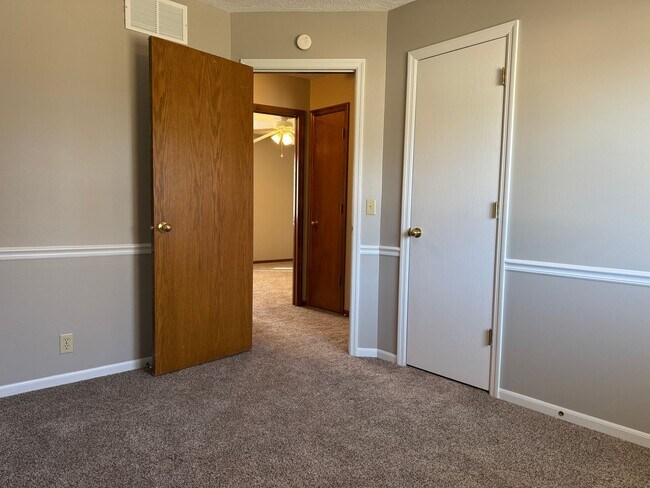 Building Photo - Omaha Rental Home Offering Modern Updates ...