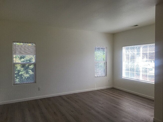 Building Photo - 9955 Sandhaven Ct