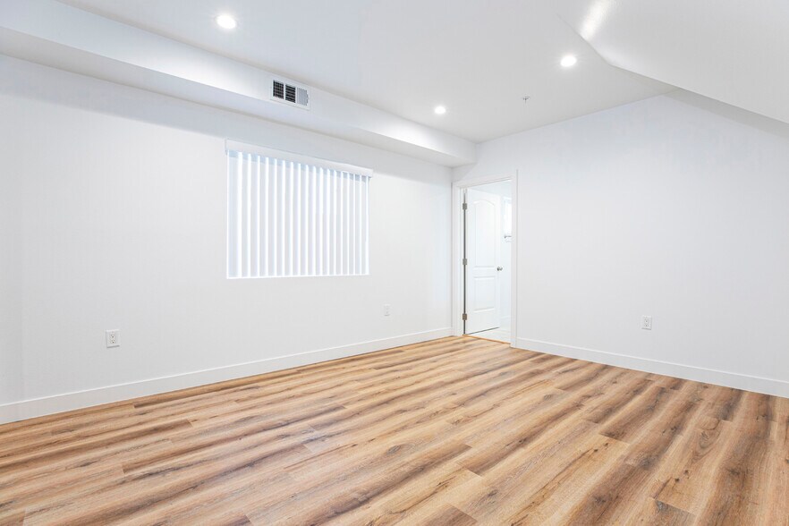 Building Photo - 5914 Tujunga Ave