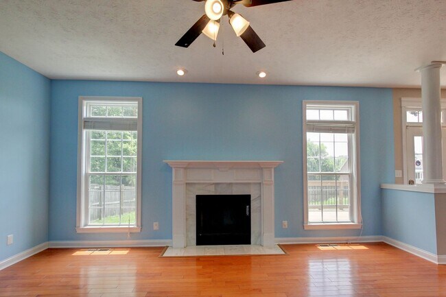 Building Photo - 716 Cavalier Dr