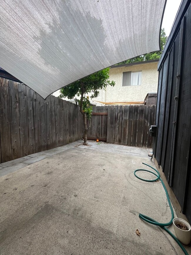 Building Photo - Cozy 2 Bed 1 Bath Home For Rent