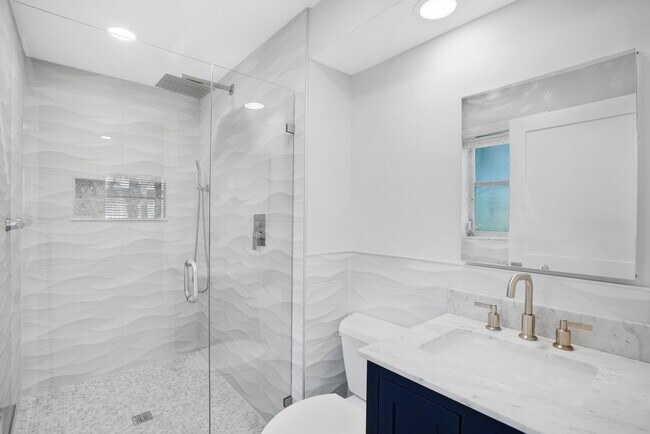 Building Photo - 18081 SE Country Club Dr
