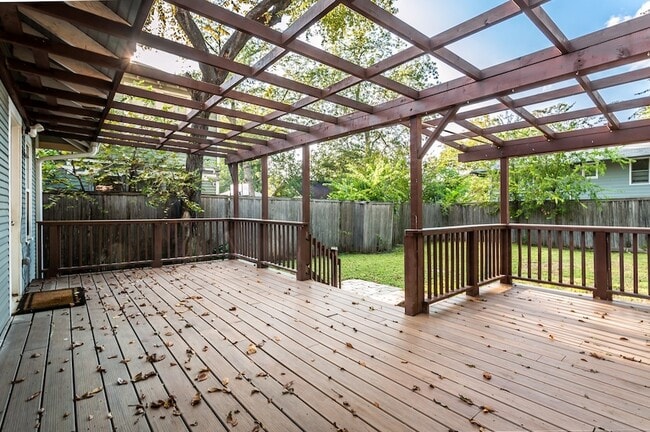 Building Photo - 5327 Worth St