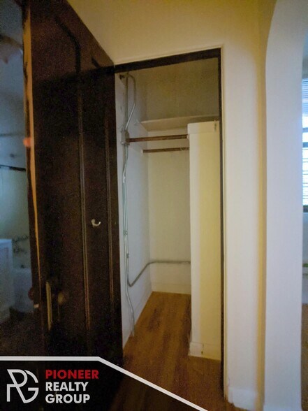 Building Photo - 4409 N Wolcott Ave