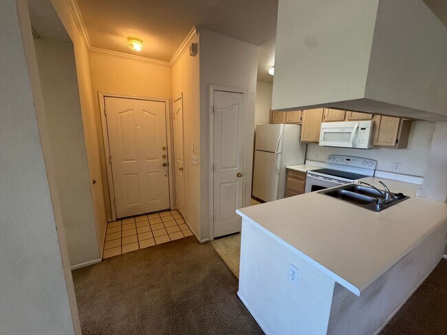Building Photo - Cozy Condo in Ahwatukee