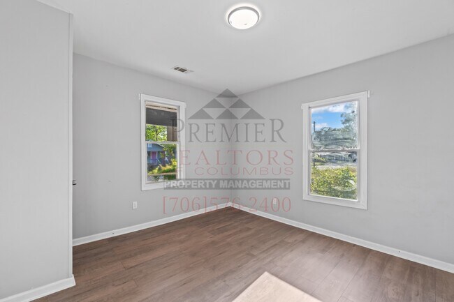 Building Photo - 615 32nd St