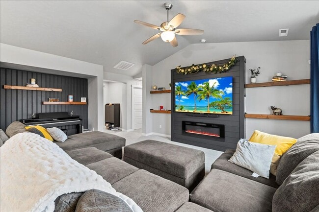 Building Photo - Single level 4bd/2ba/3 car garage Home in North Meridian