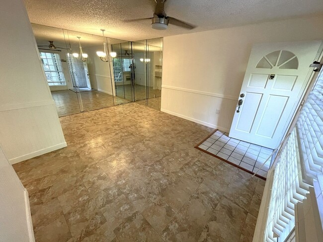 Building Photo - Updated 2-Bedroom Condo in Prime South Kihei Location in Keonekai Villages