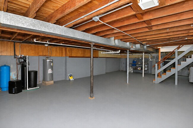Building Photo - 7N435 Linden Ave