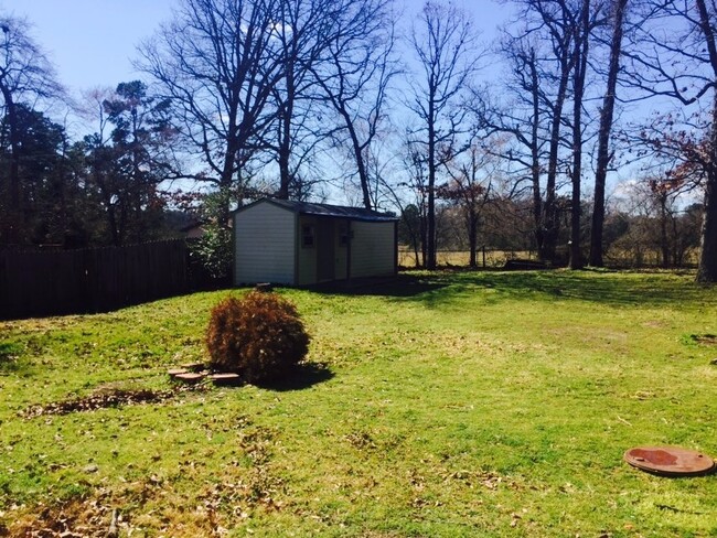 Building Photo - 3/2/2 Spring Hill ISD Fenced Yard