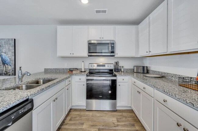 Building Photo - 321 Dogwood Cir