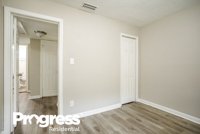 Building Photo - 6227 Pine Summit Dr