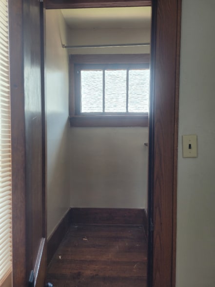 Building Photo - 305 Cascade St