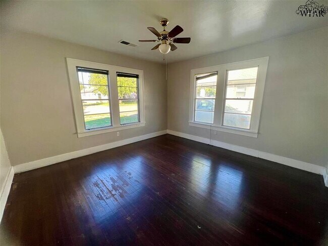 Building Photo - 3107 Ave R