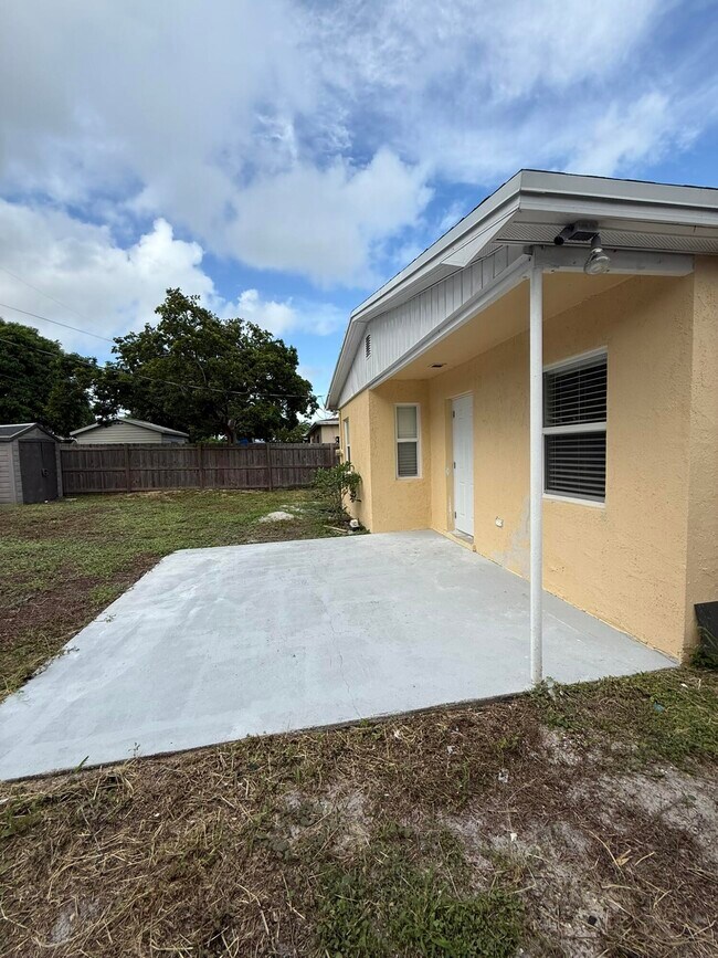 Building Photo - 1405 N J Terrace