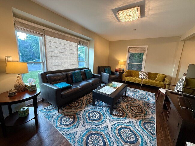 Building Photo - Beautiful Furnished 3BR/2BA Home in Prime Lincolnwood Location – Top-Rated Schools