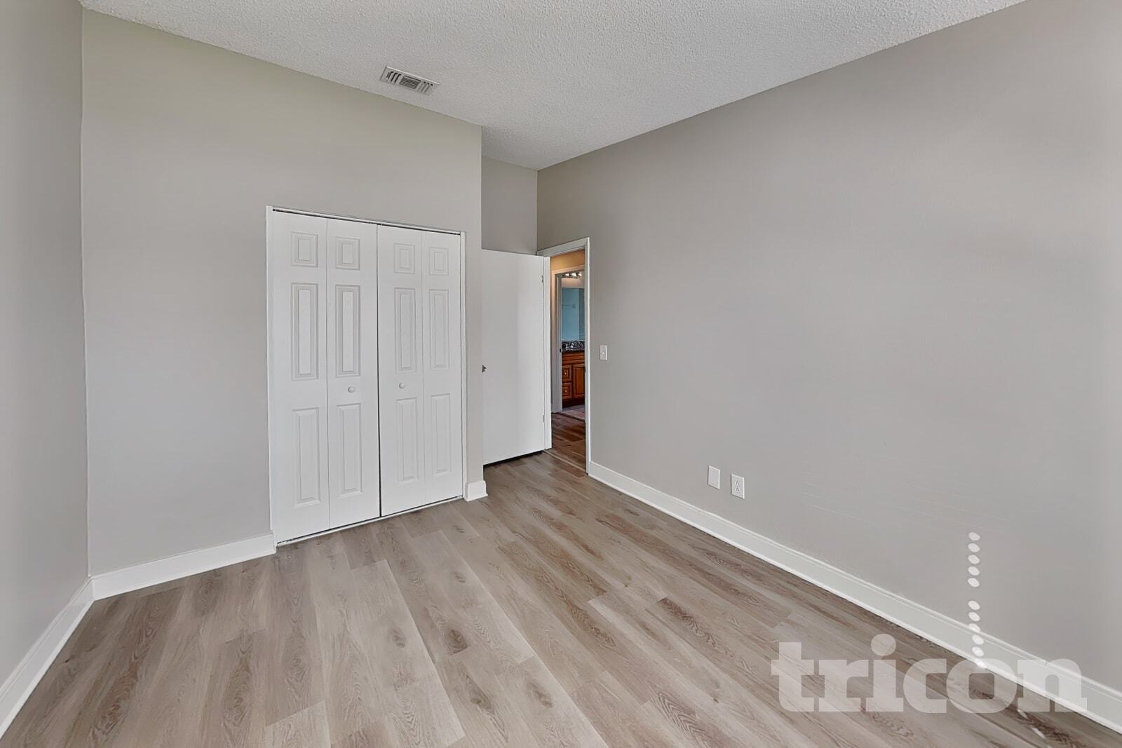 Building Photo - 1020 Red Oak Cir