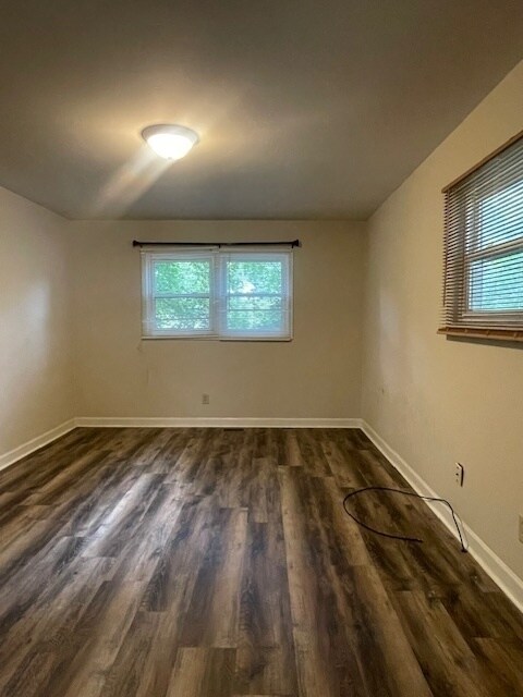 Building Photo - 2-bedroom 1 Bathroom