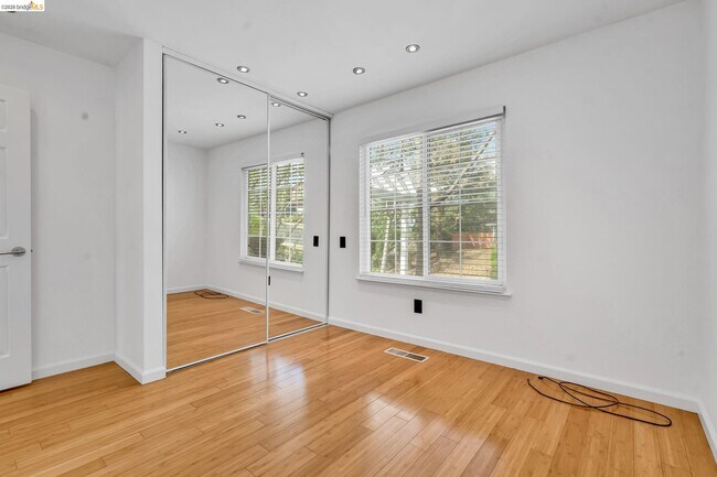 Building Photo - 909 Halite Way