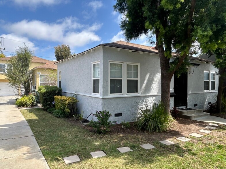 Building Photo - 10574 Ayres Ave