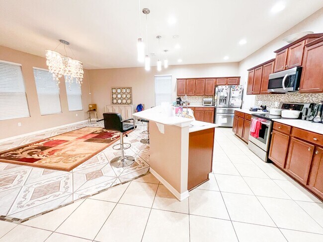 Building Photo - Exquisite Retreat: Luxury Living in Waterside Pointe