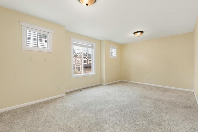 Building Photo - Updated 4 bedroom house on quite cul-de-sac