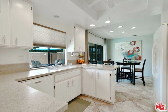 Building Photo - 73415 Royal Palm Dr