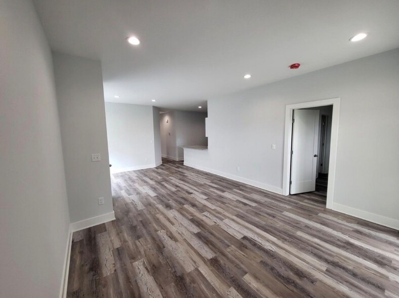 Building Photo - 5450 N Colburn Ct