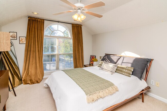 Building Photo - 3041 Sewanee Ln