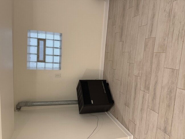 Building Photo - 2707 N Central Park Ave