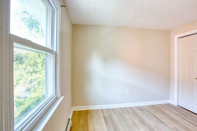 Building Photo - 12 Martin St