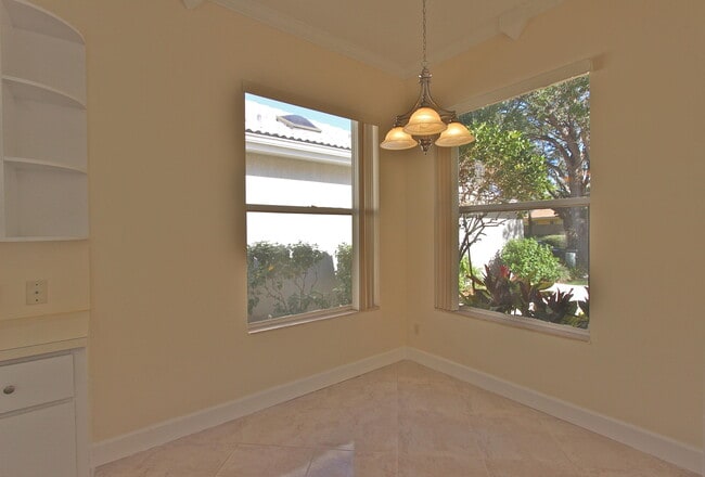 Building Photo - 252 Sussex Cir