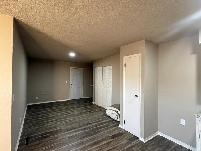 Building Photo - 2320 Haskell St