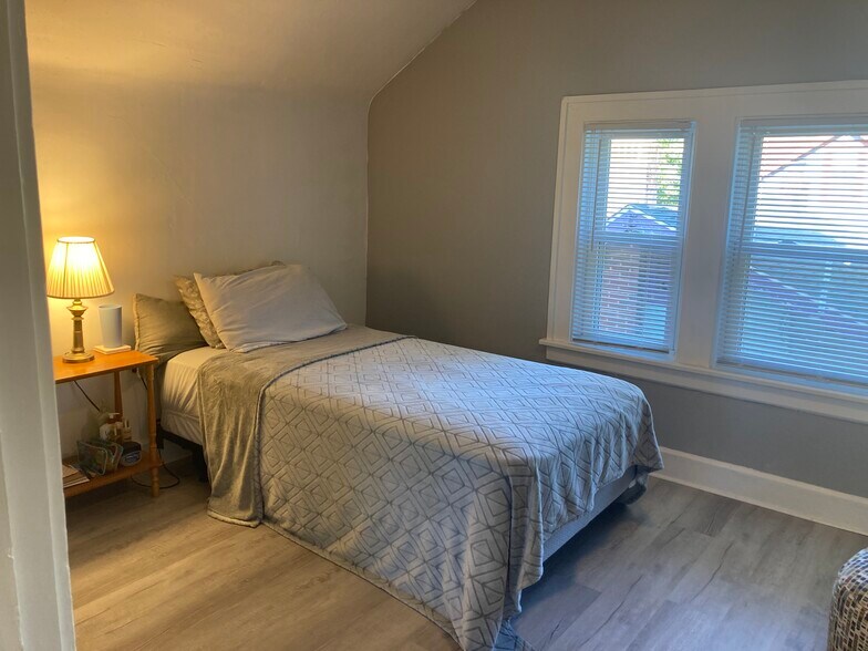 Bedroom - 10147 Baltic Rd