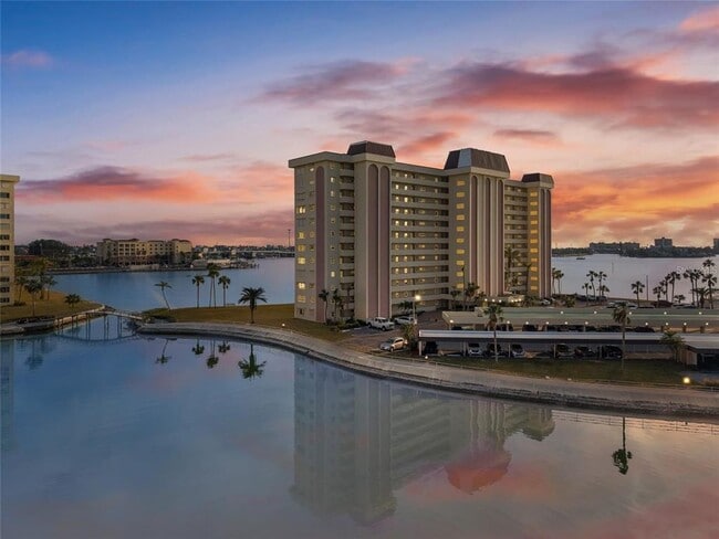 Building Photo - 4775 Cove Cir