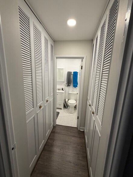 Building Photo - 515 W Wrightwood Ave