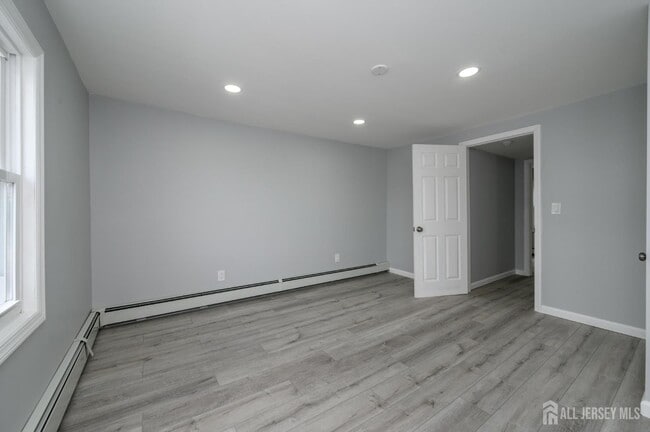 Building Photo - 410 David St