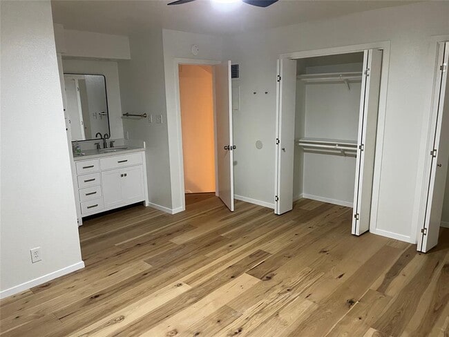 Building Photo - 5604 Woodrow Ave